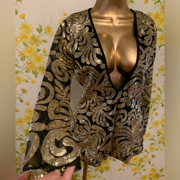 NWOT low v neck sequined romper size L - Picture 4 of 15